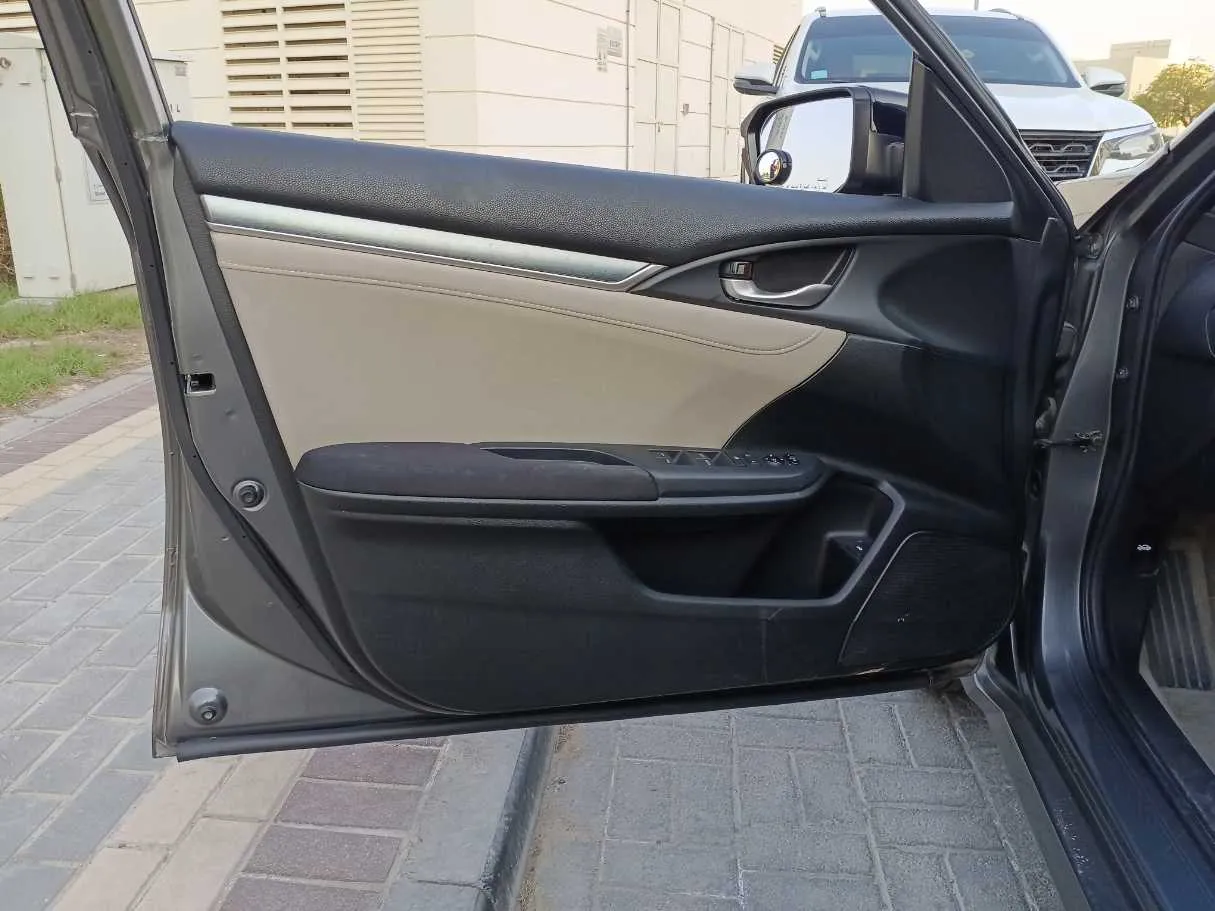 Car image 10