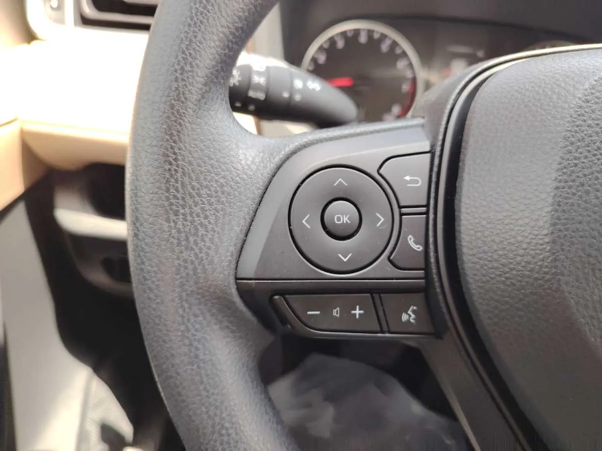 Car image 24
