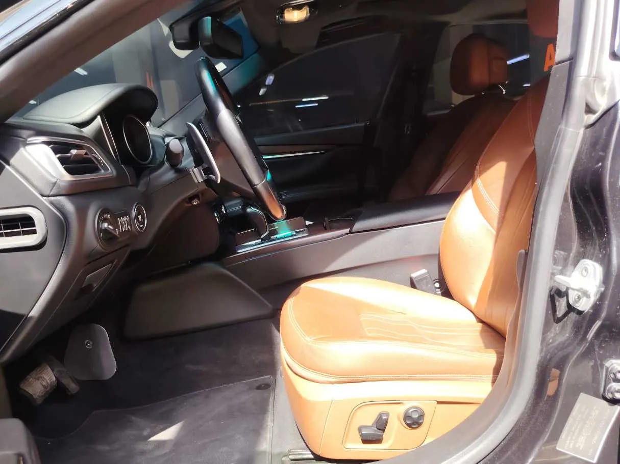 Car image 13