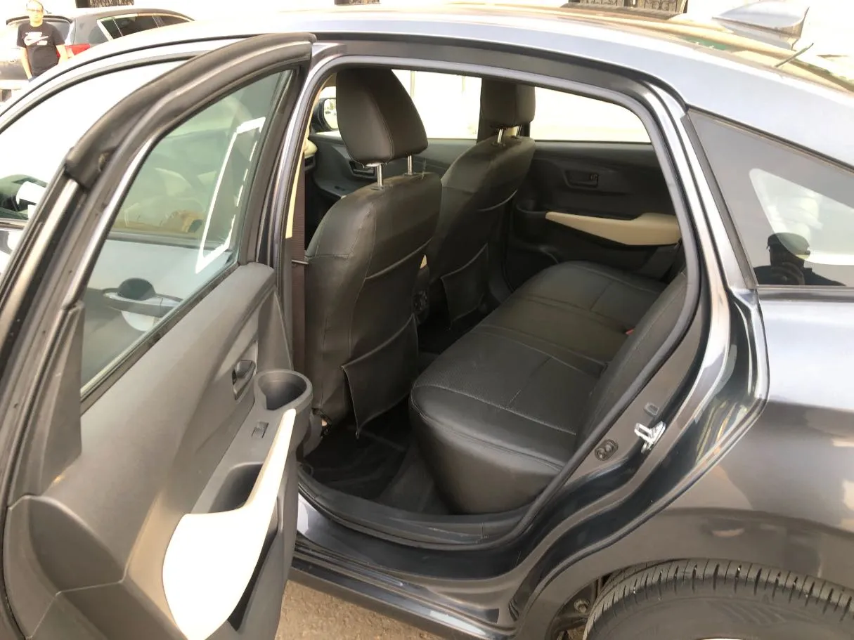 Car image 13