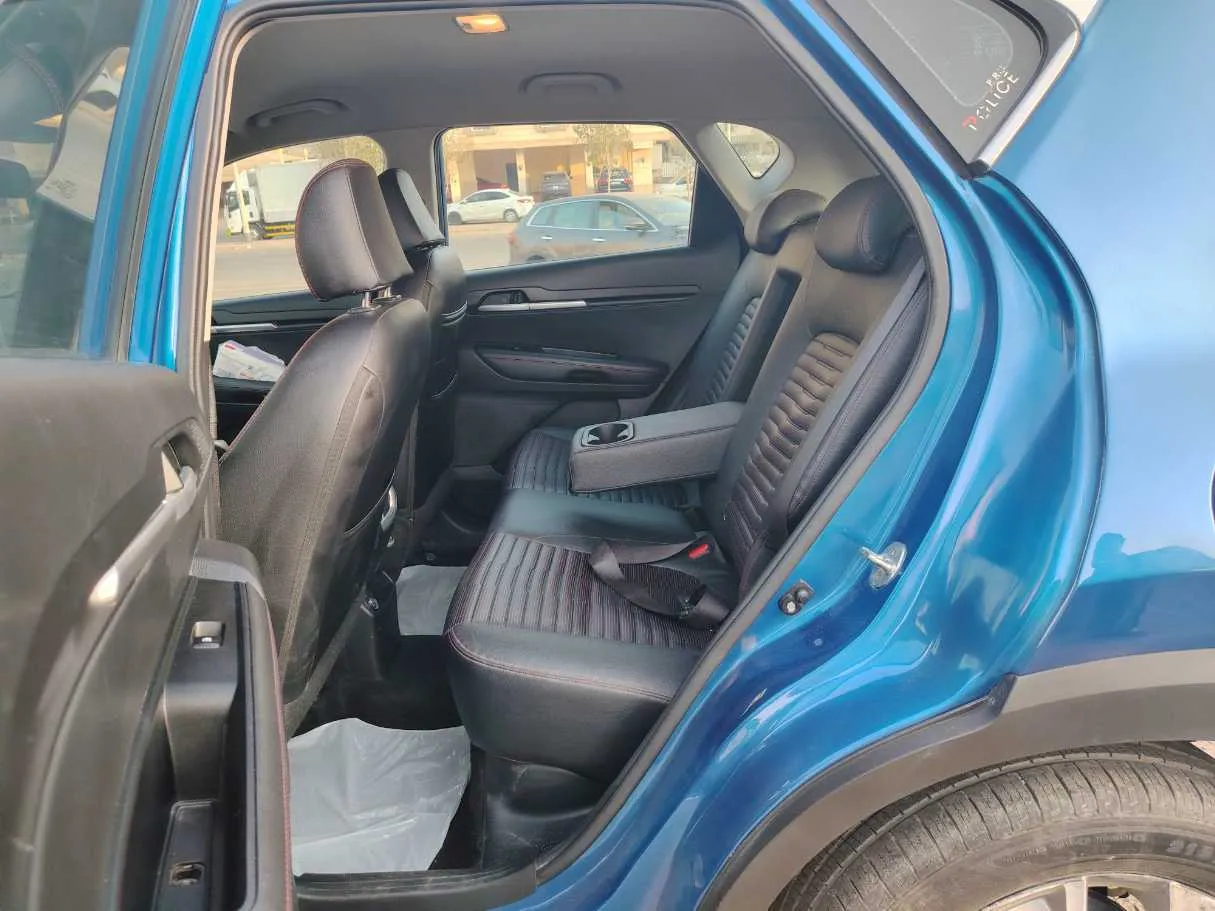 Car image 16