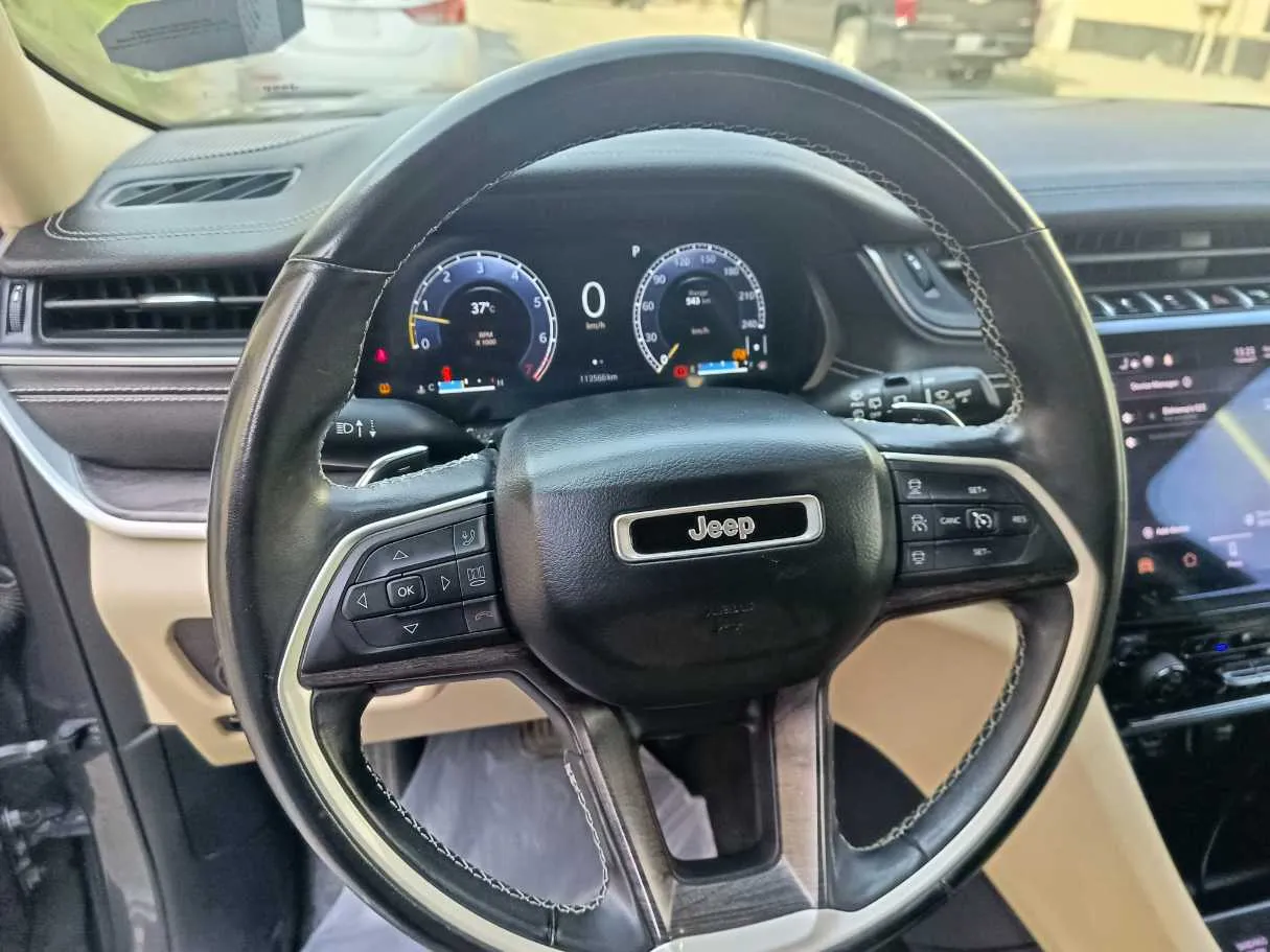 Car image 26