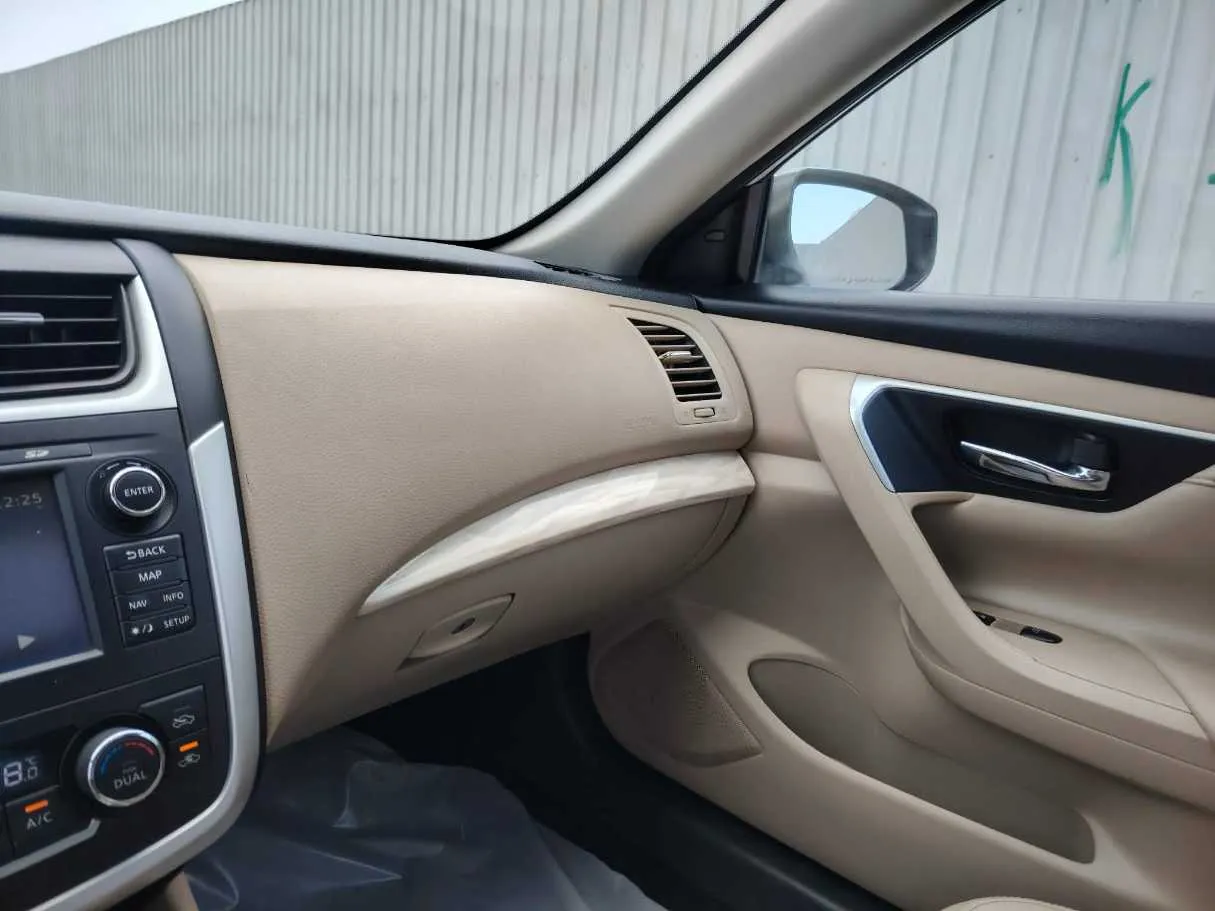 Car image 35