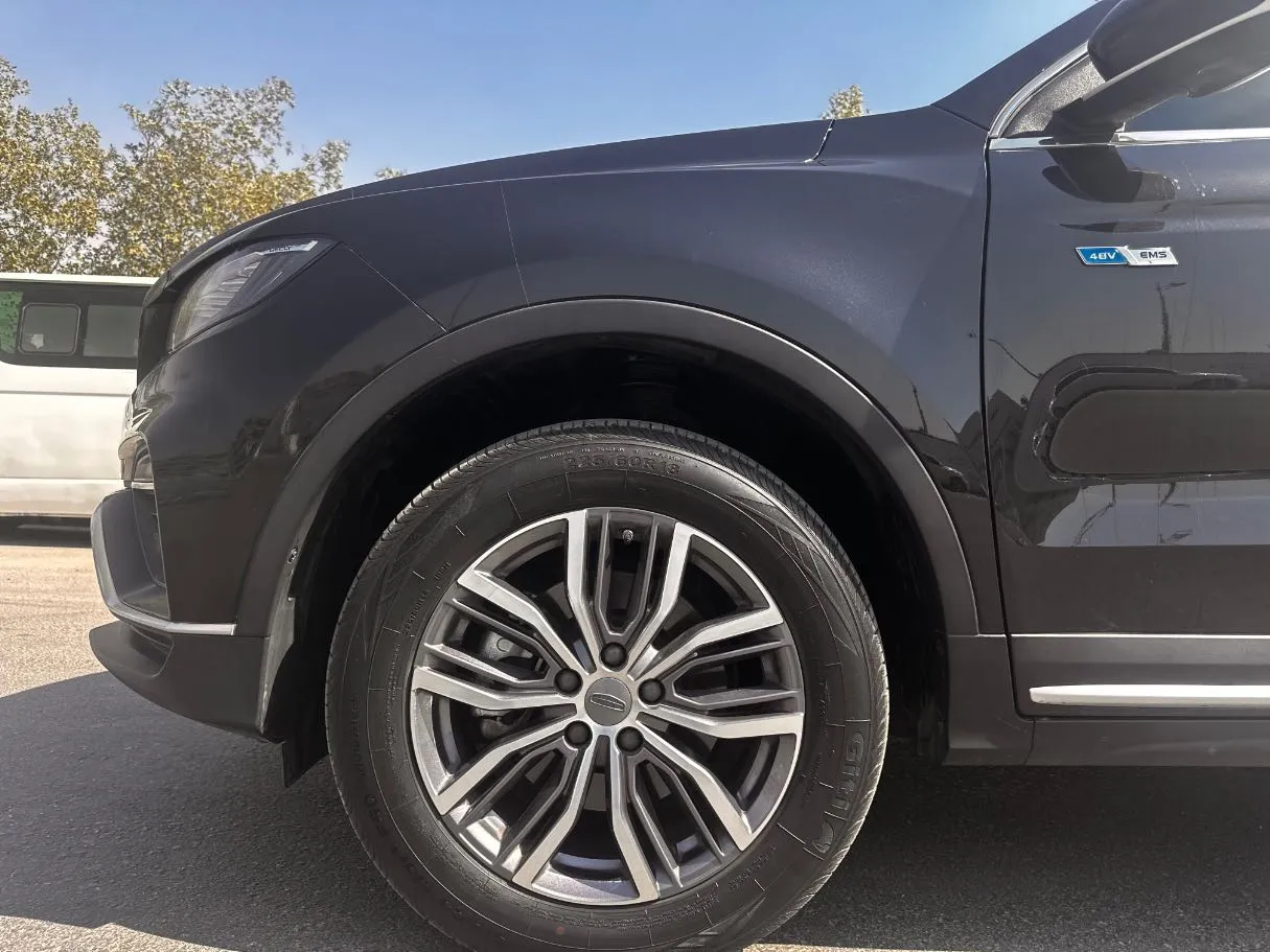 Car image 9