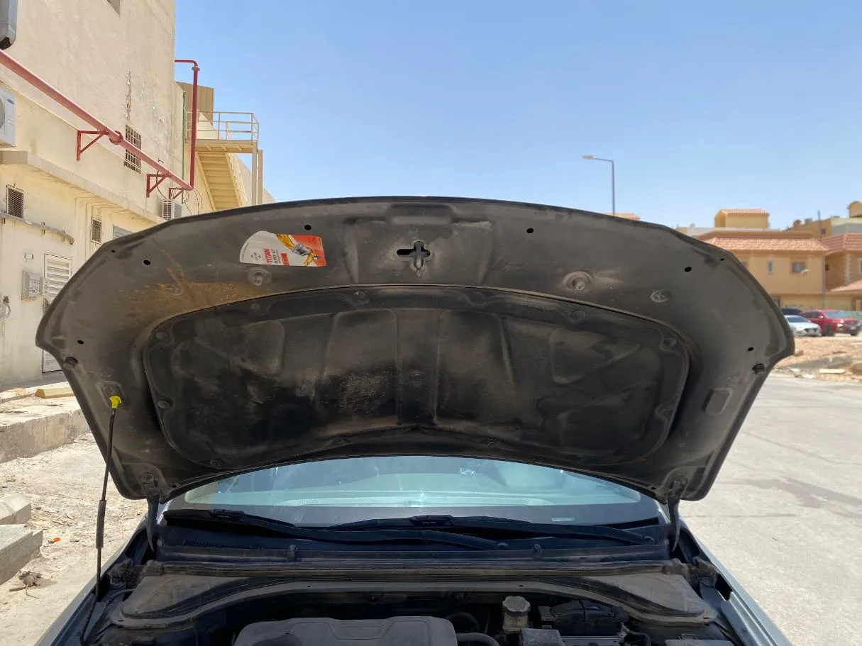 Car image 19