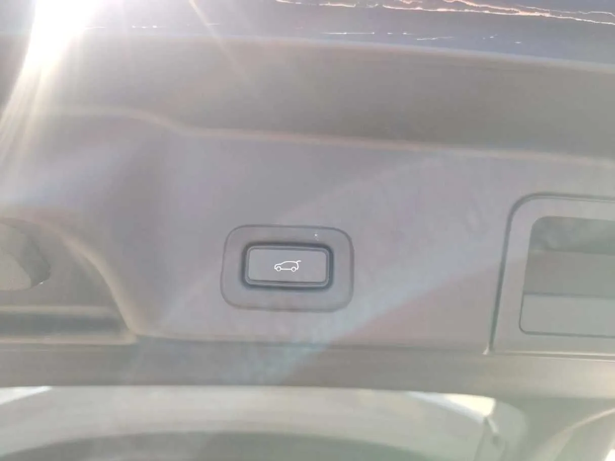 Car image 34