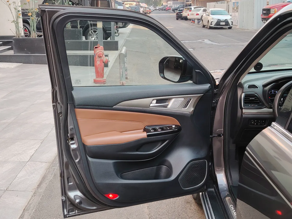 Car image 7