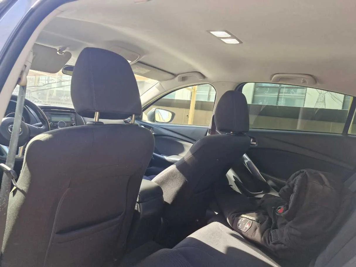 Car image 13