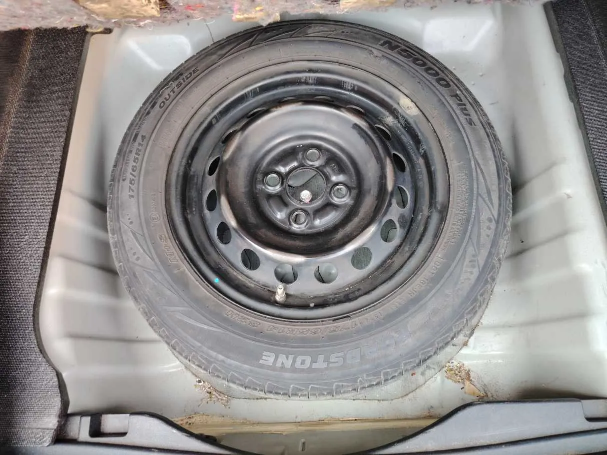 Car image 25