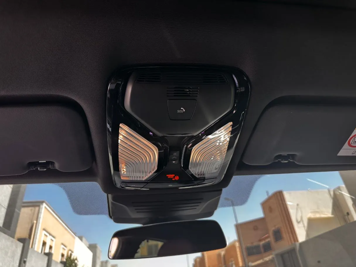 Car image 30
