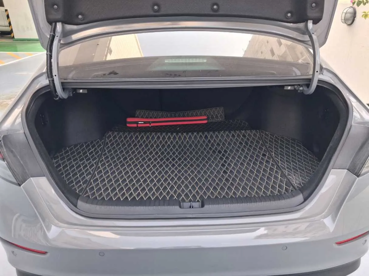 Car image 21