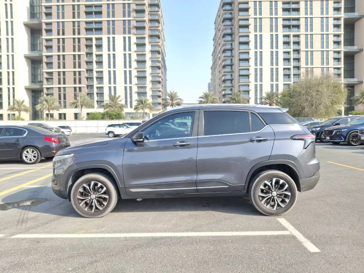 Car image 8