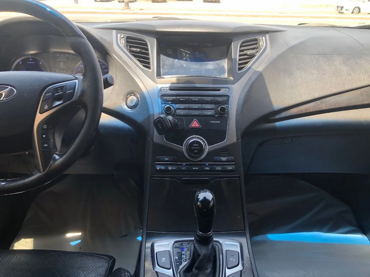 Car image 15
