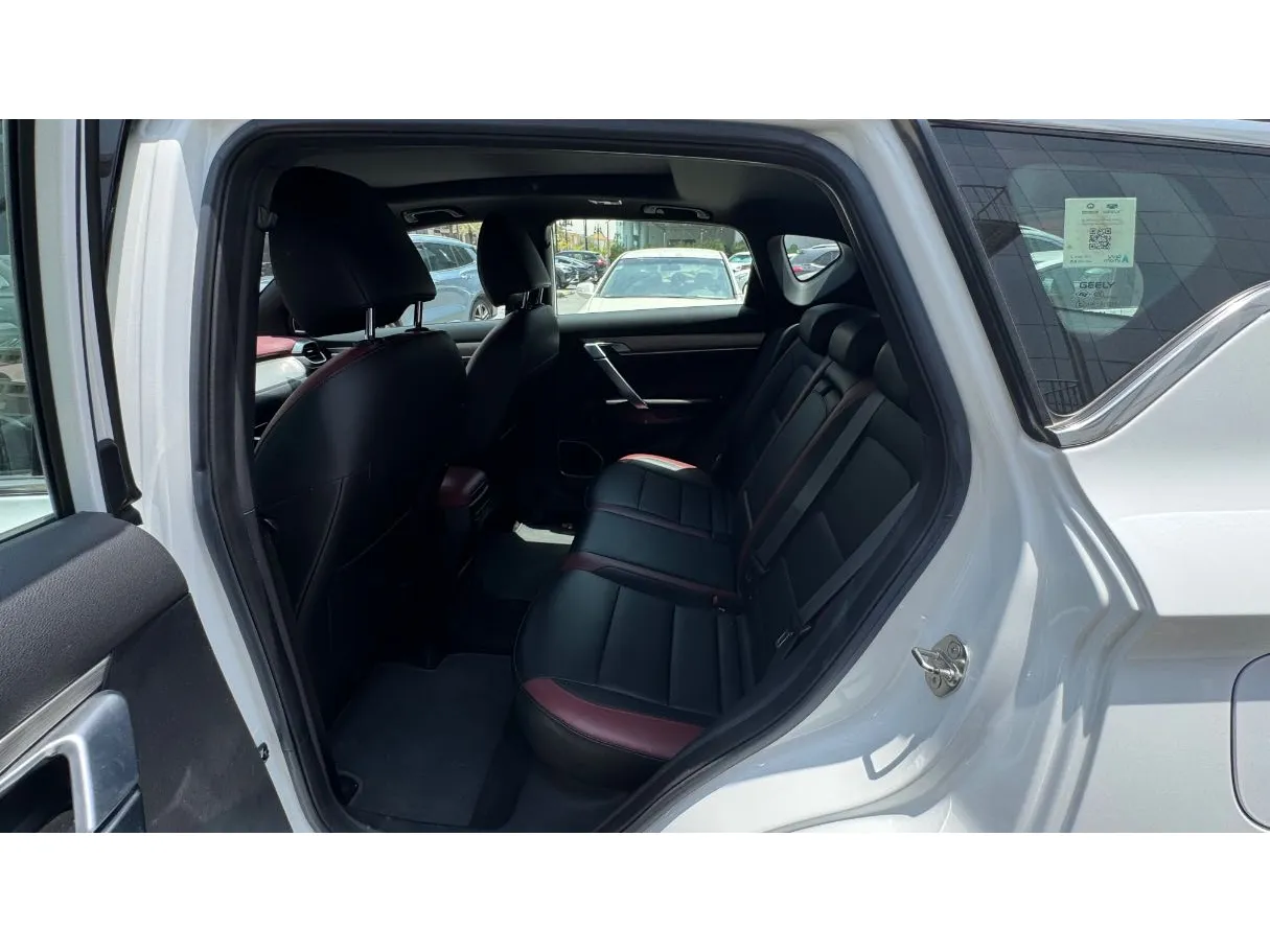 Car image 13