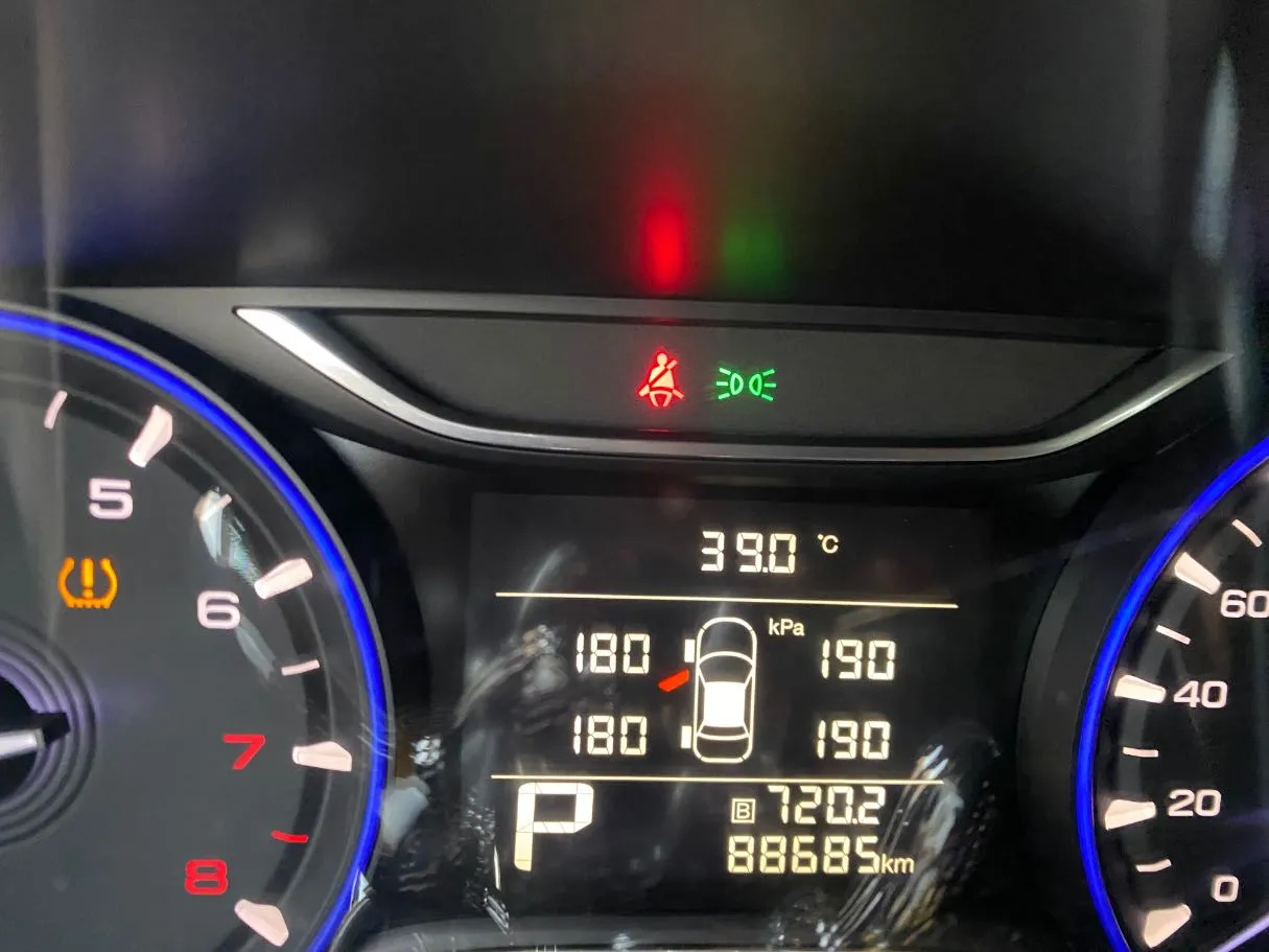 Car image 17