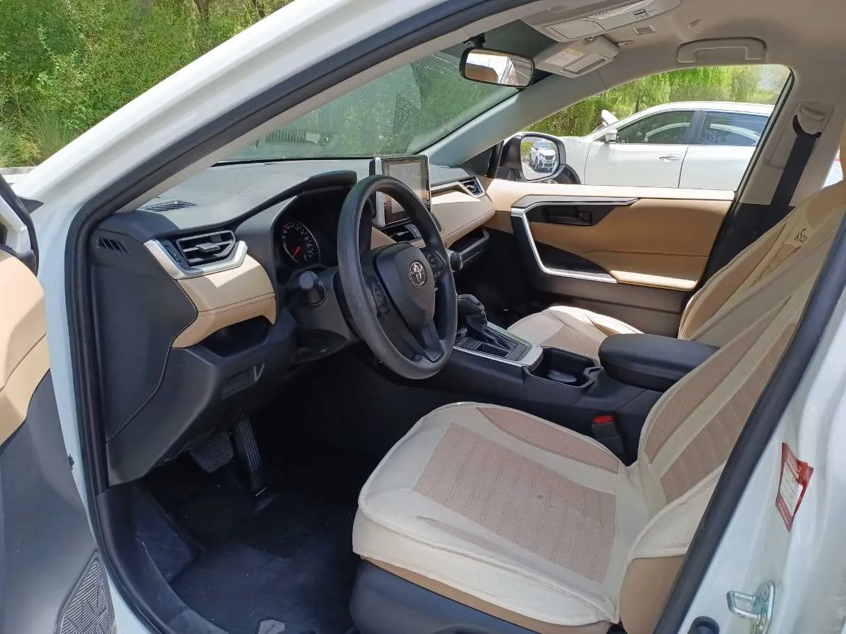 Car image 11