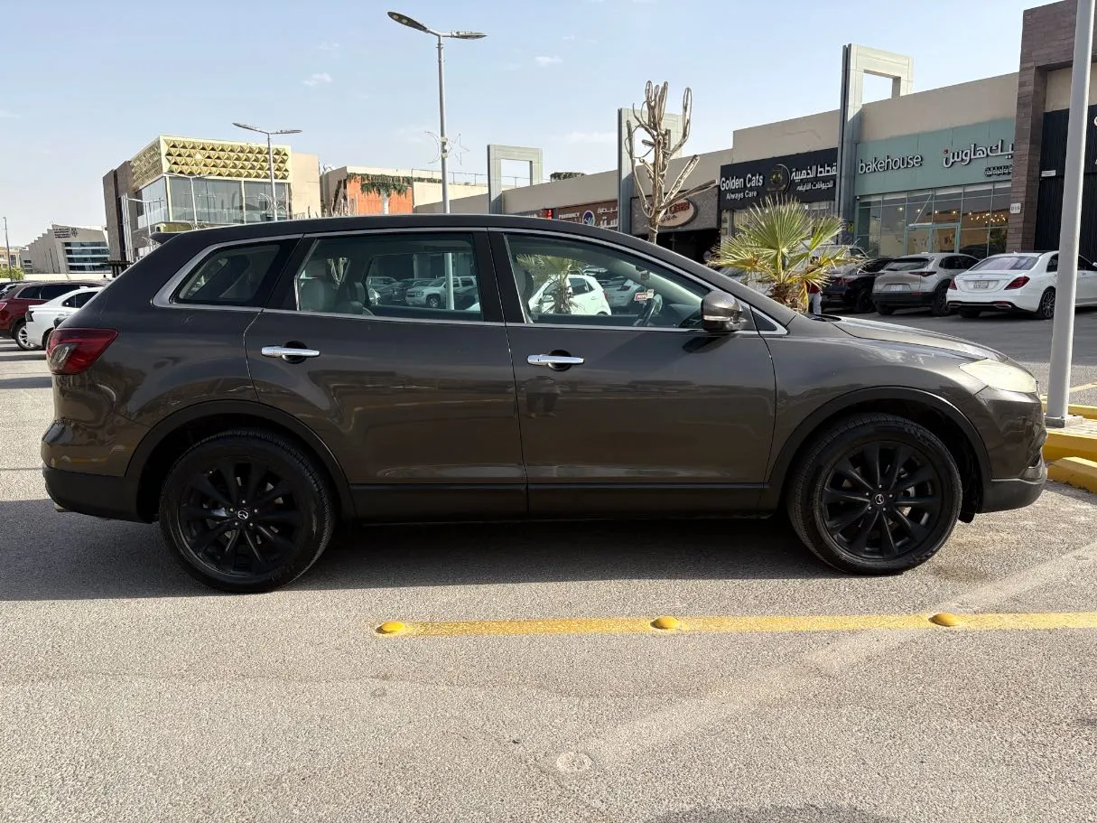 Car image 4