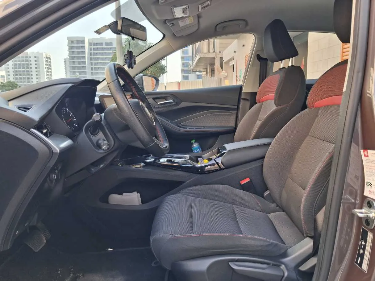 Car image 12