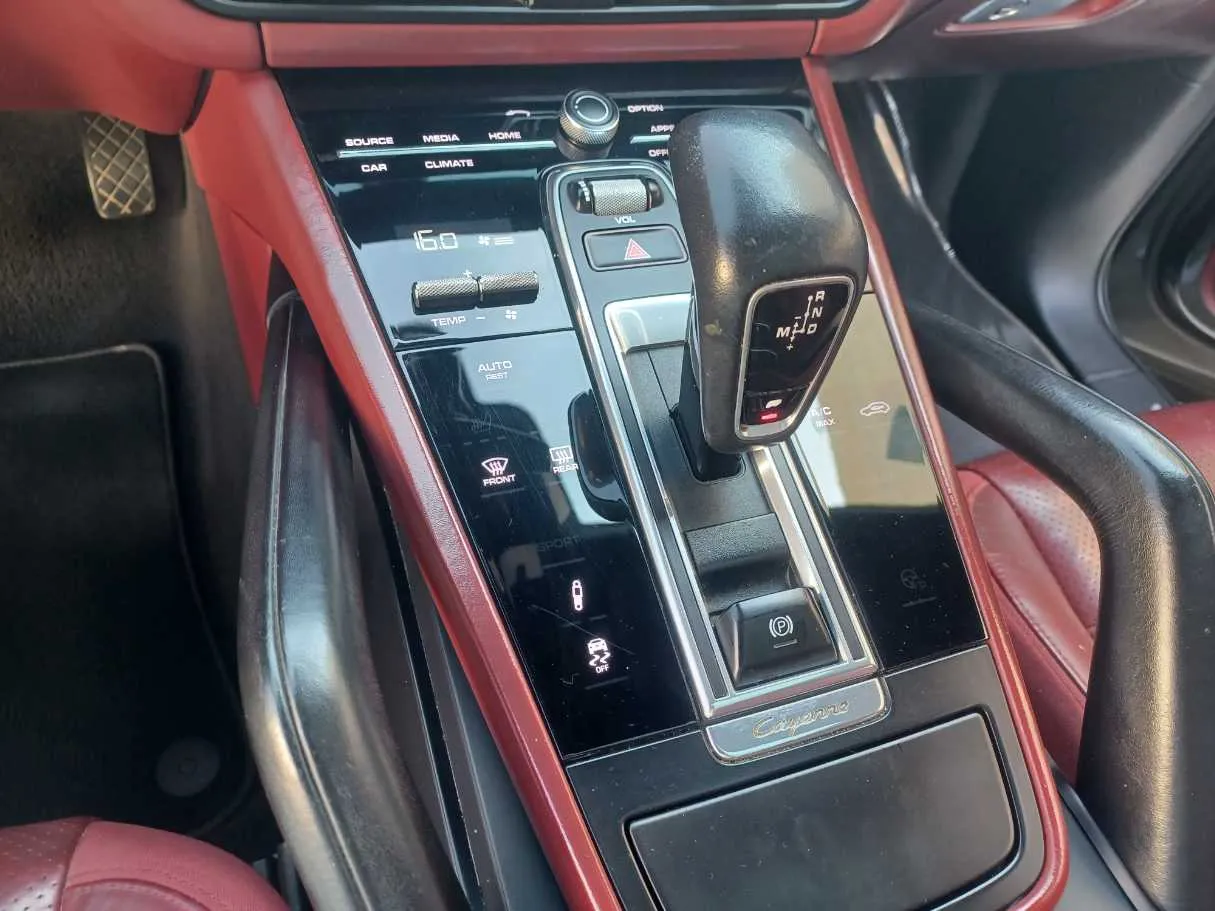 Car image 17