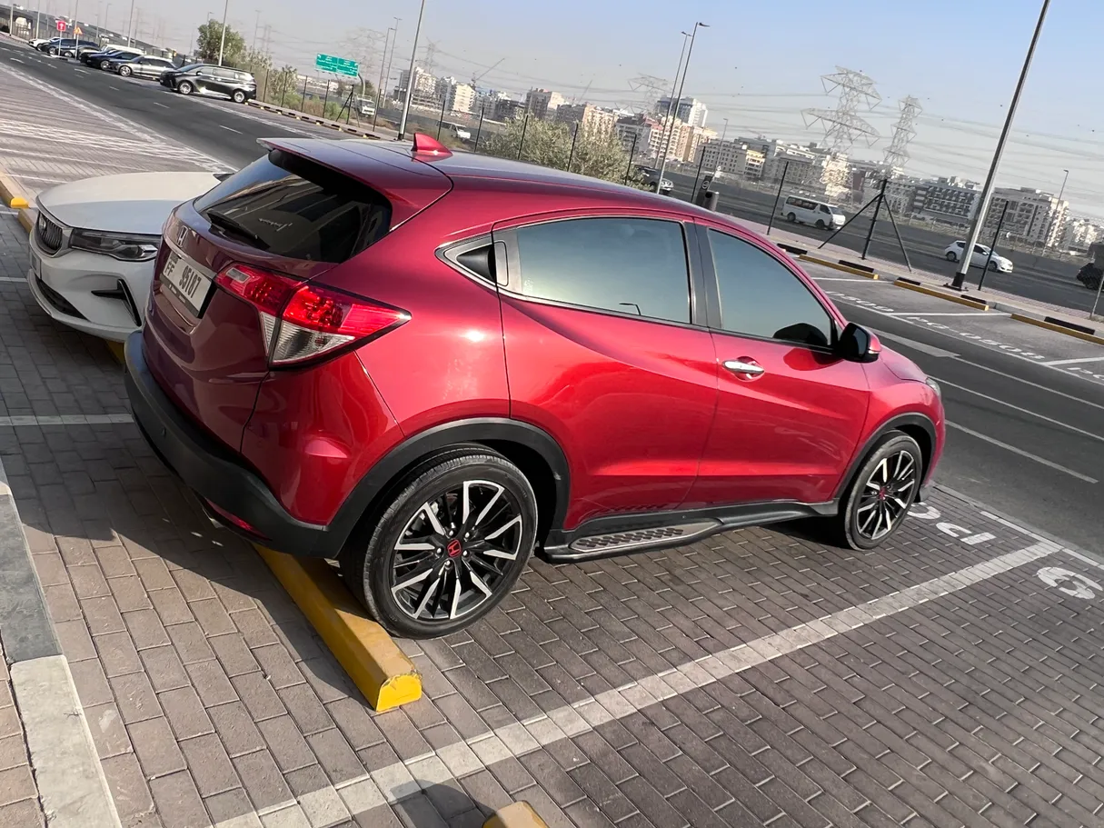 Car image 3