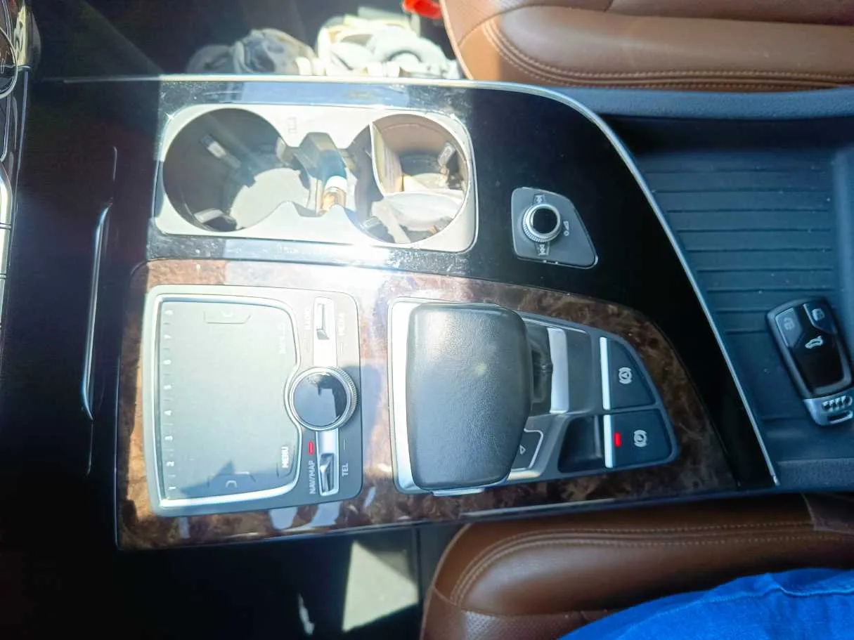 Car image 24