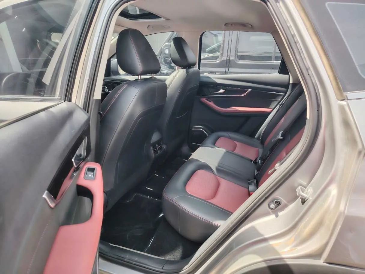 Car image 19