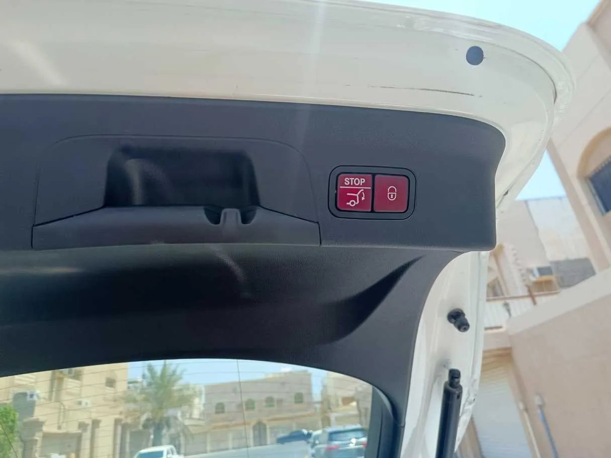 Car image 33