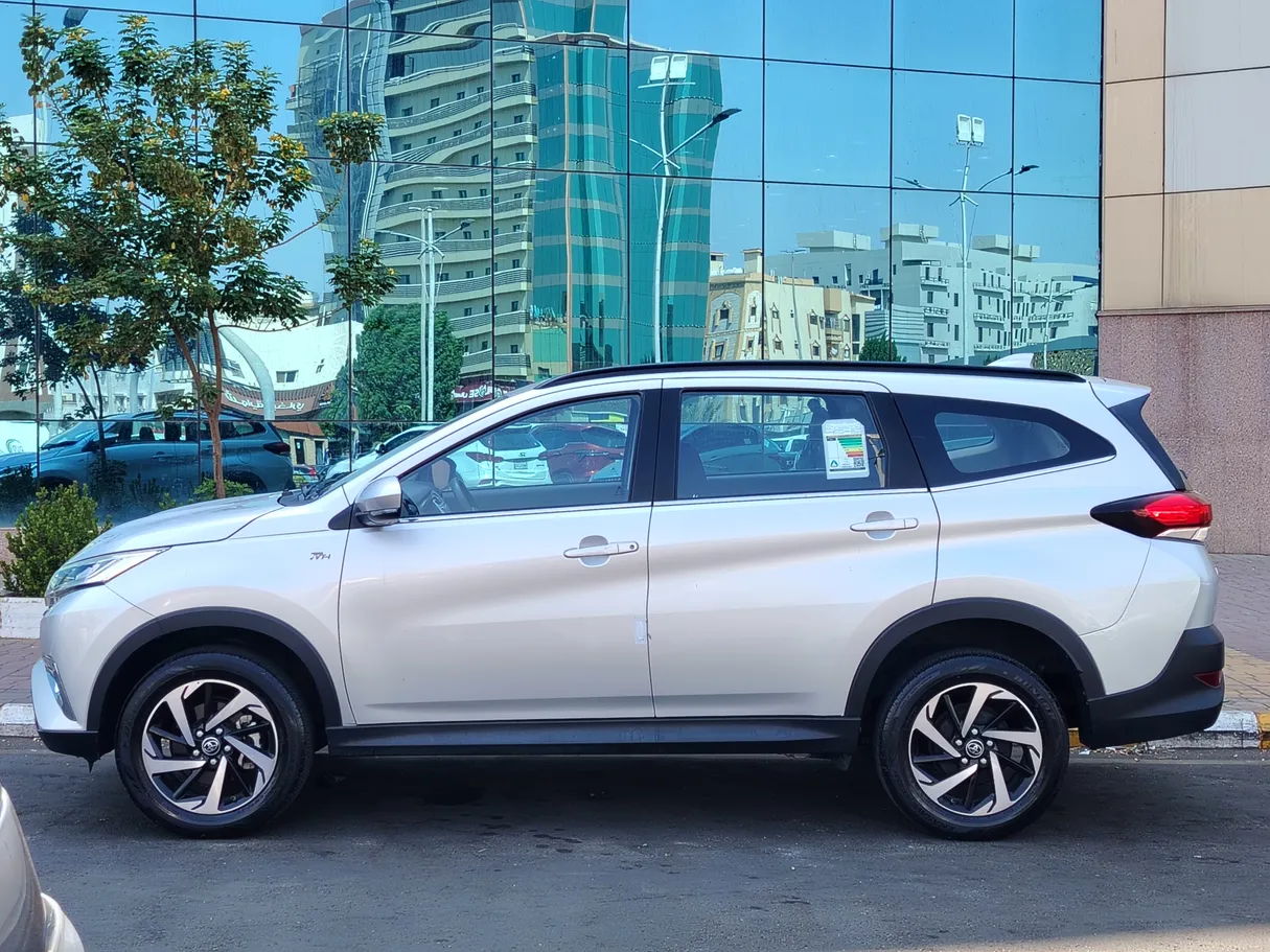 Car image 8