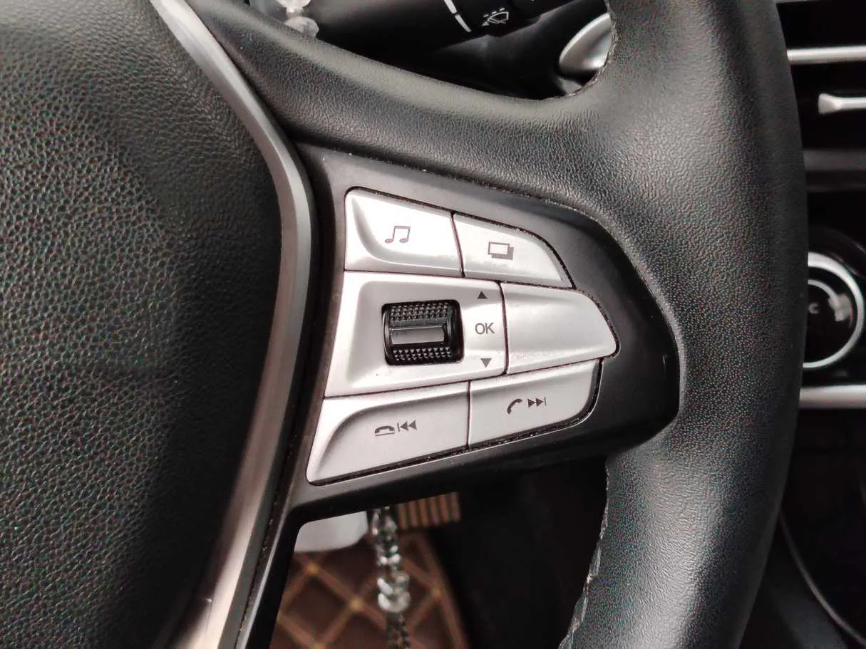 Car image 29
