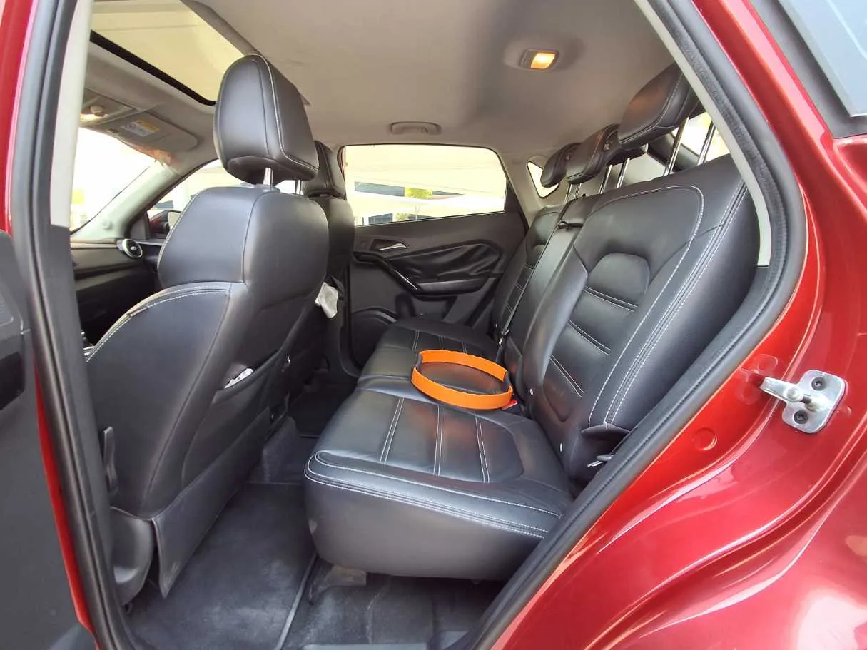 Car image 13
