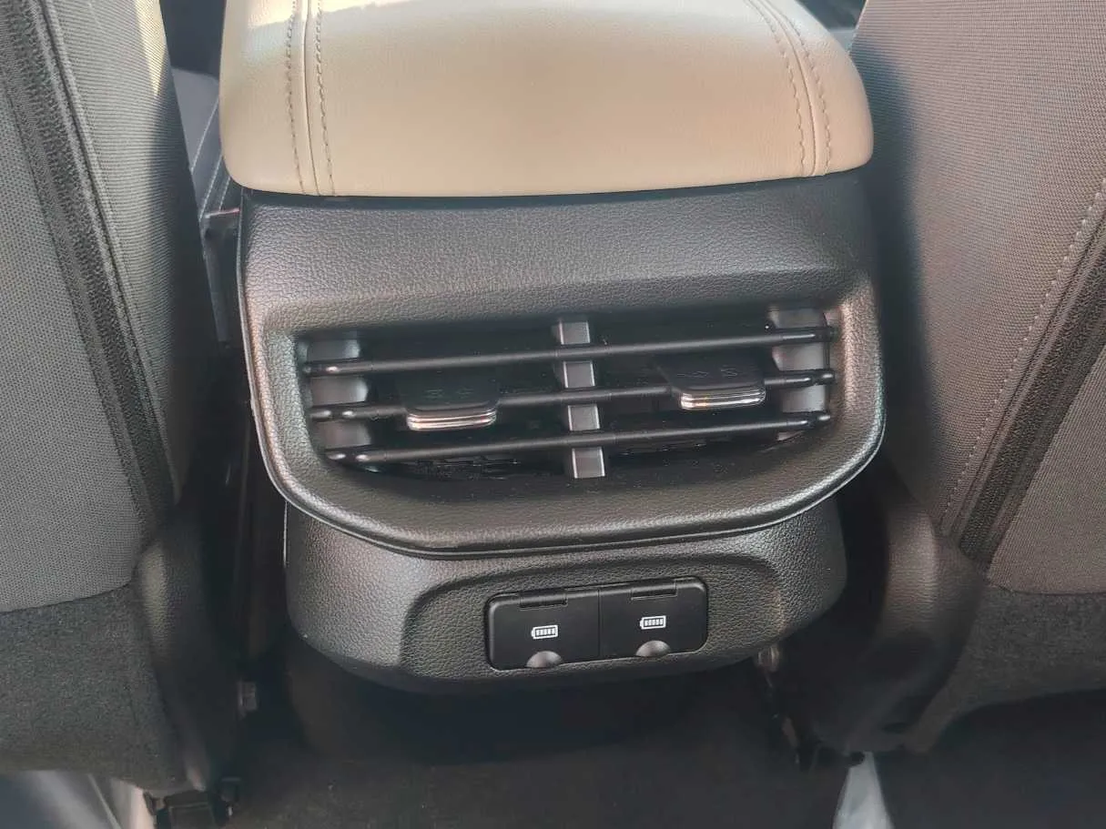Car image 29