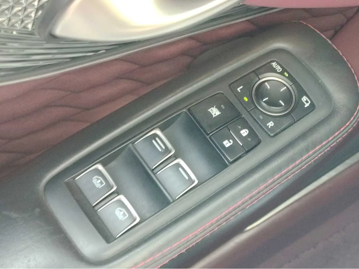 Car image 35
