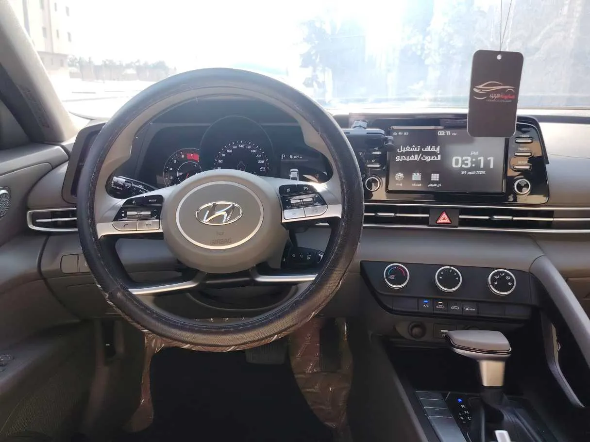 Car image 16
