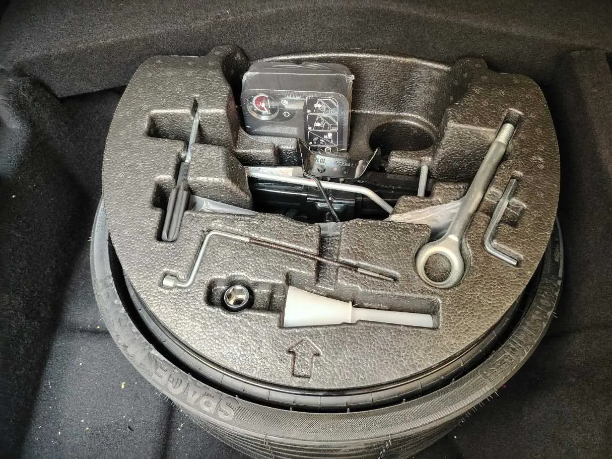 Car image 43