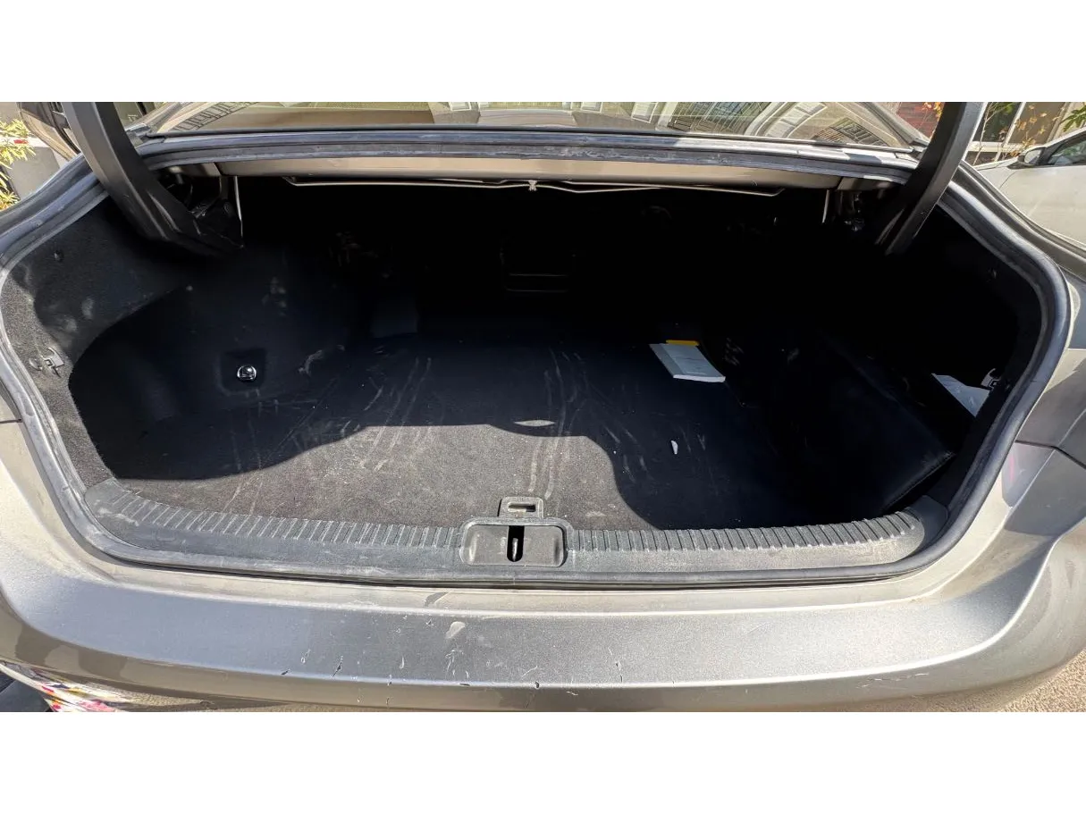Car image 23