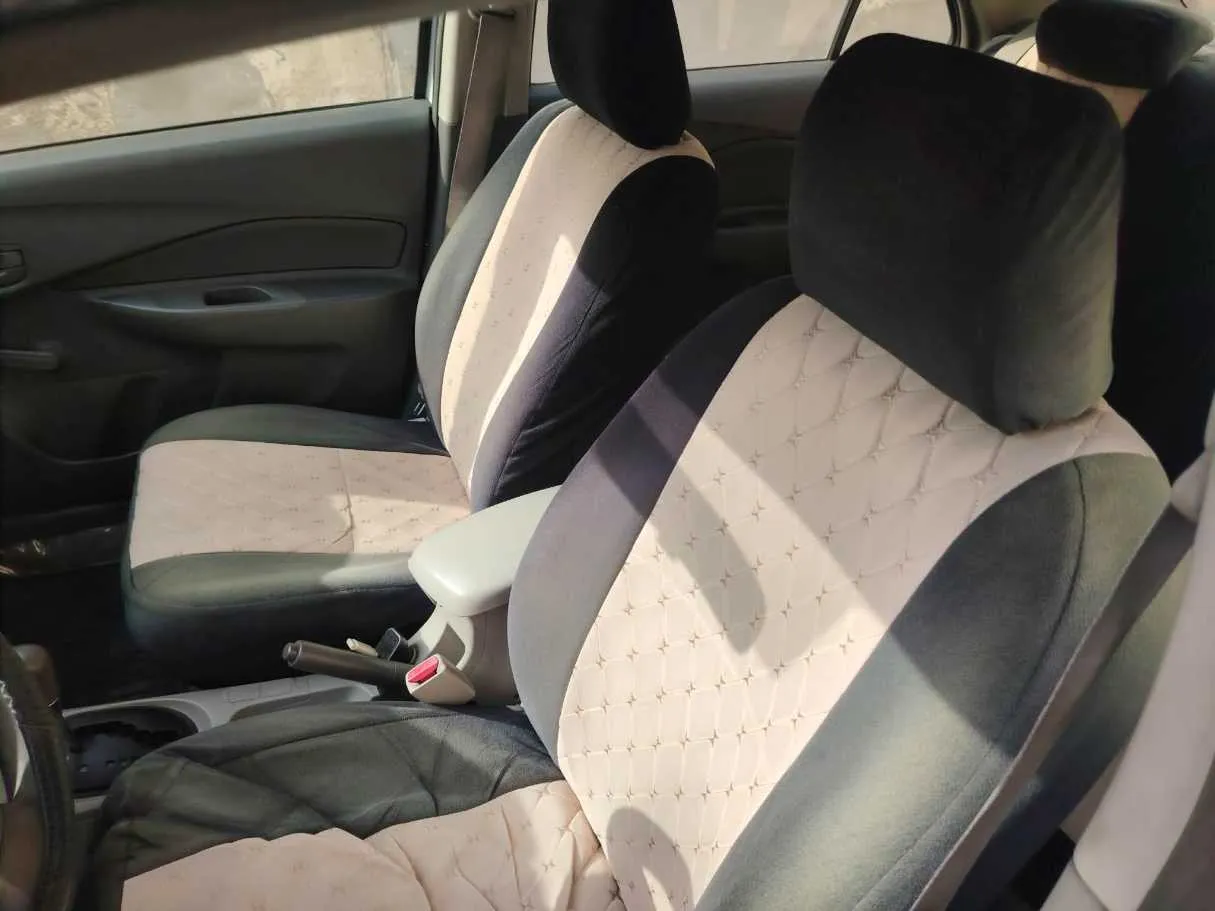 Car image 15