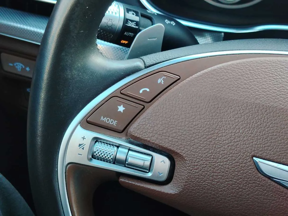 Car image 35