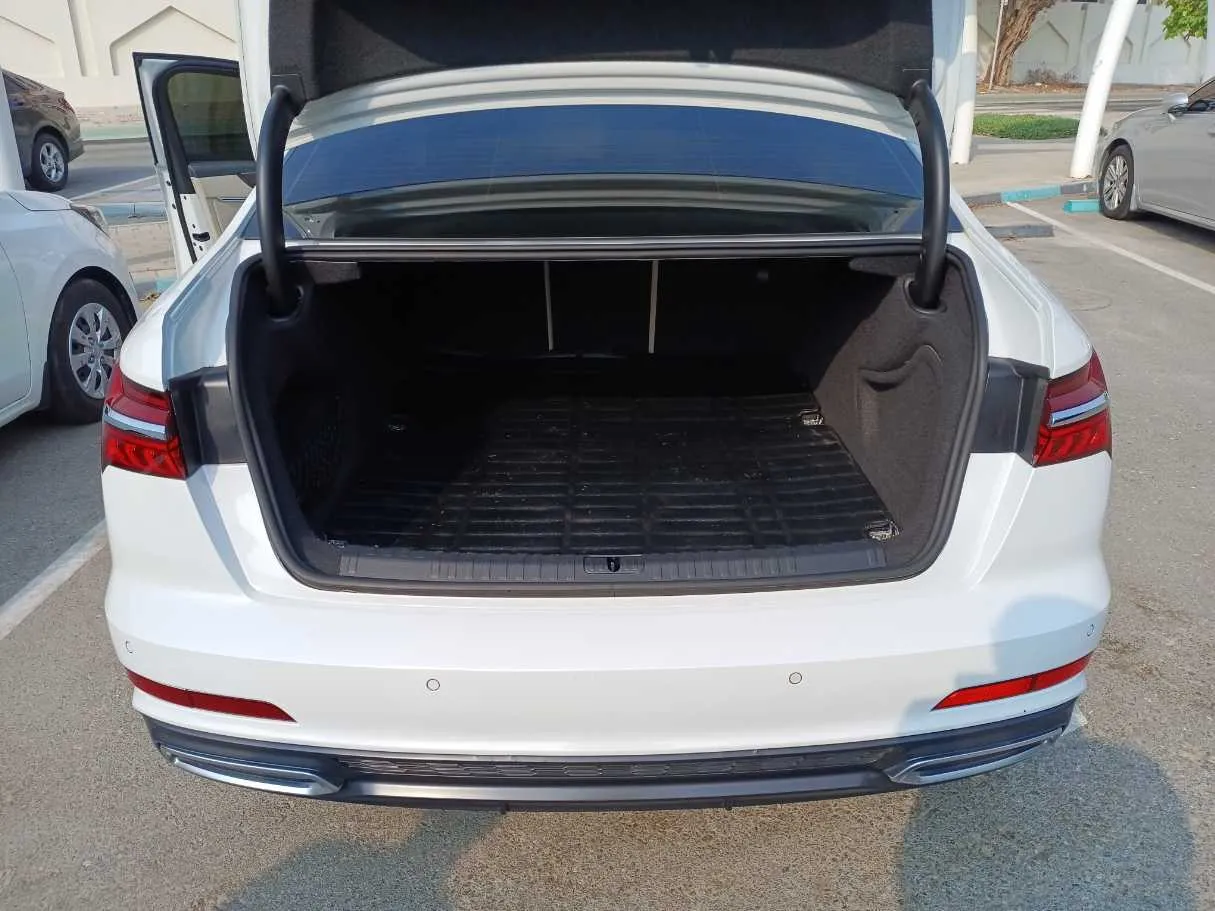 Car image 24