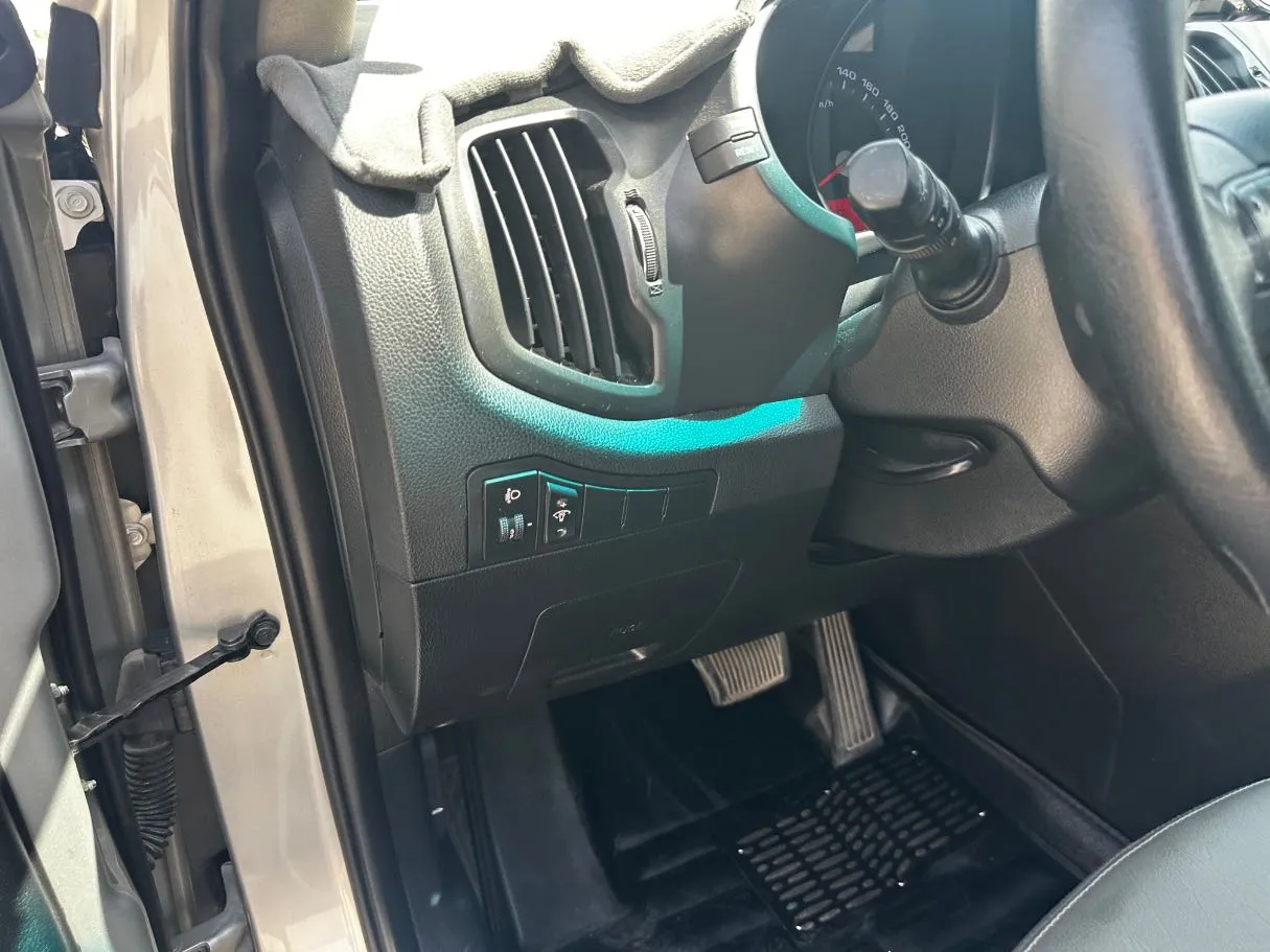 Car image 24