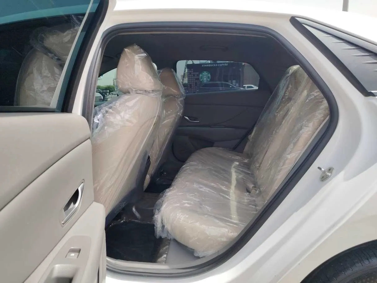 Car image 15