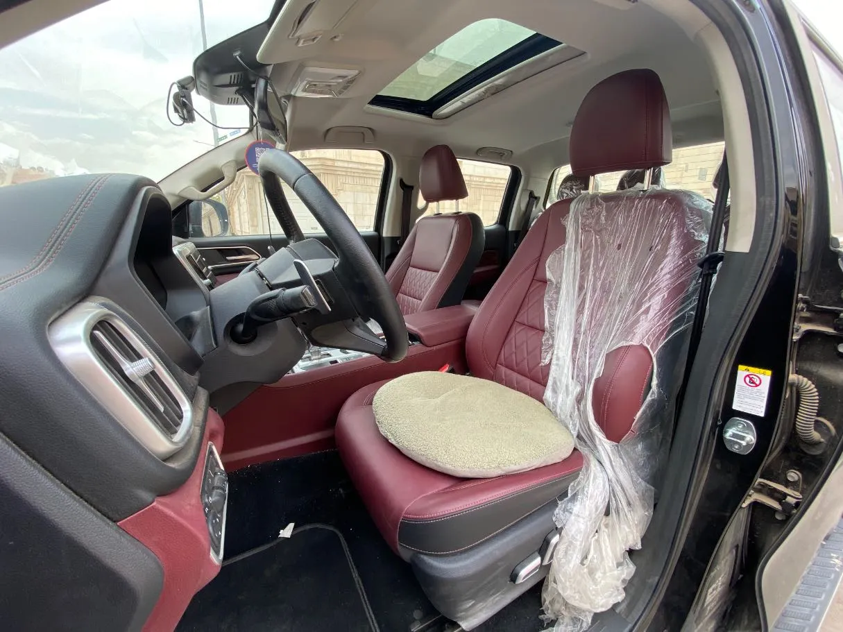Car image 11