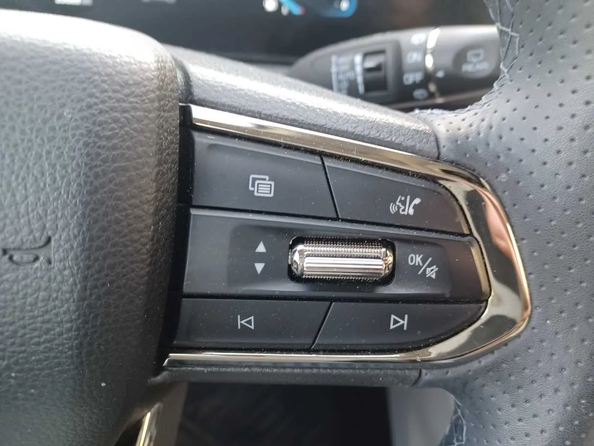 Car image 23