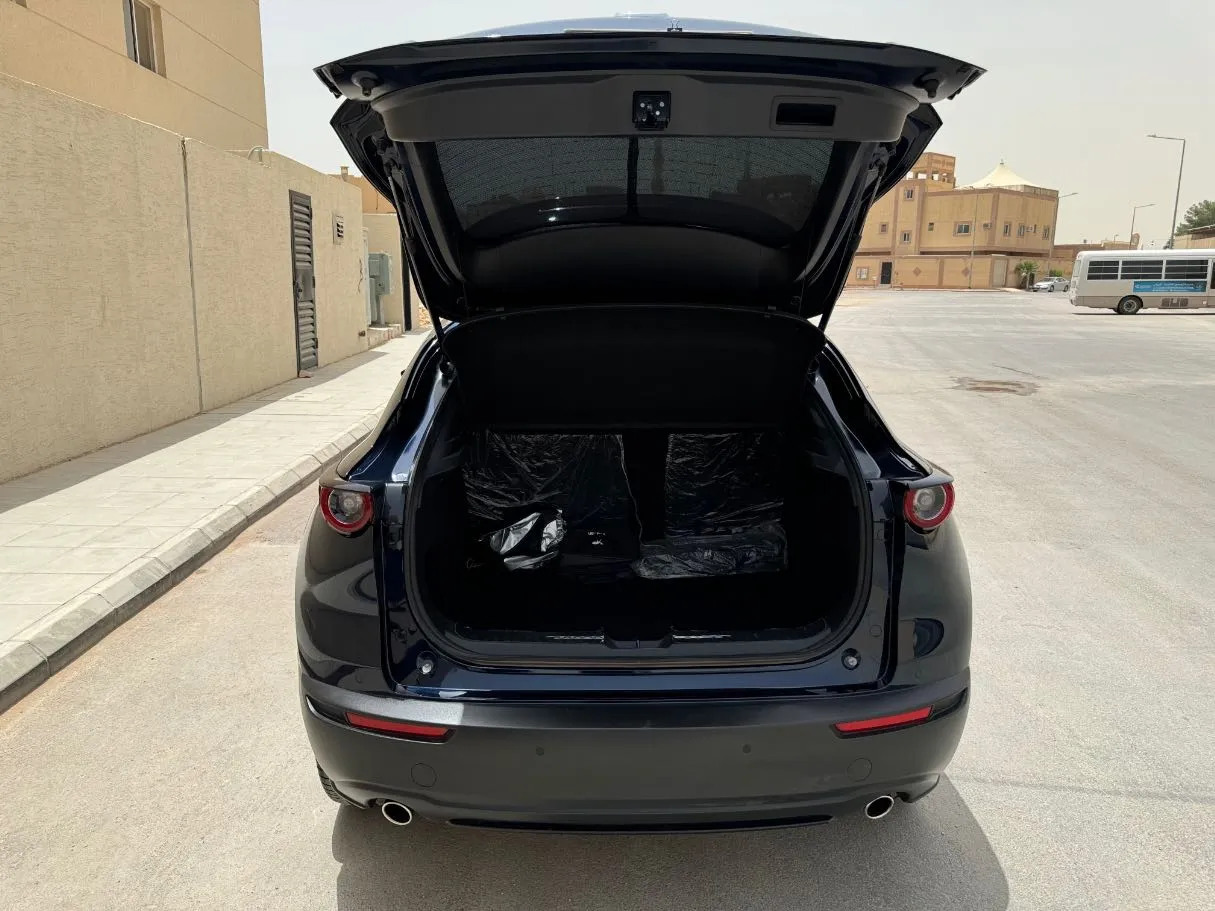 Car image 21
