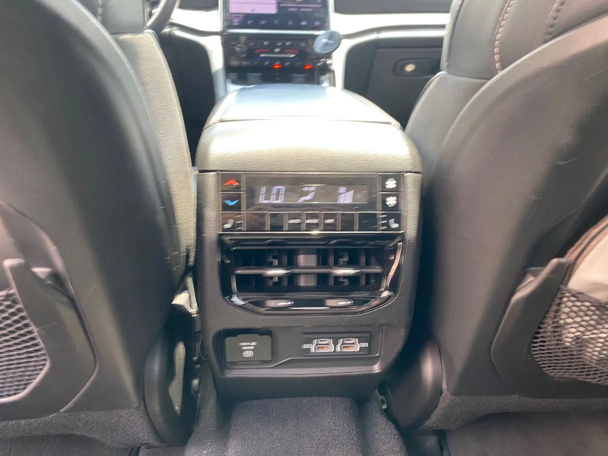 Car image 30