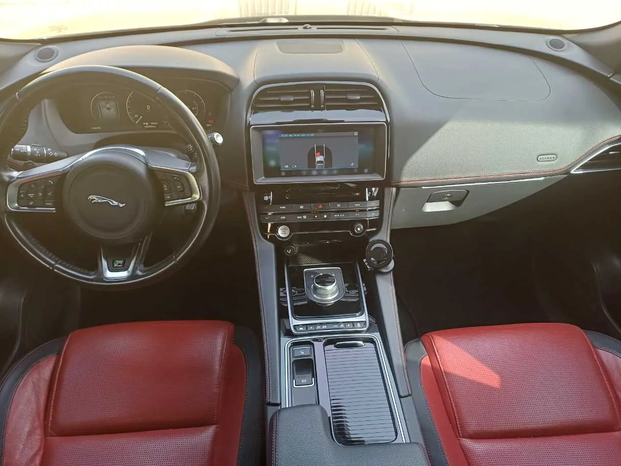 Car image 16