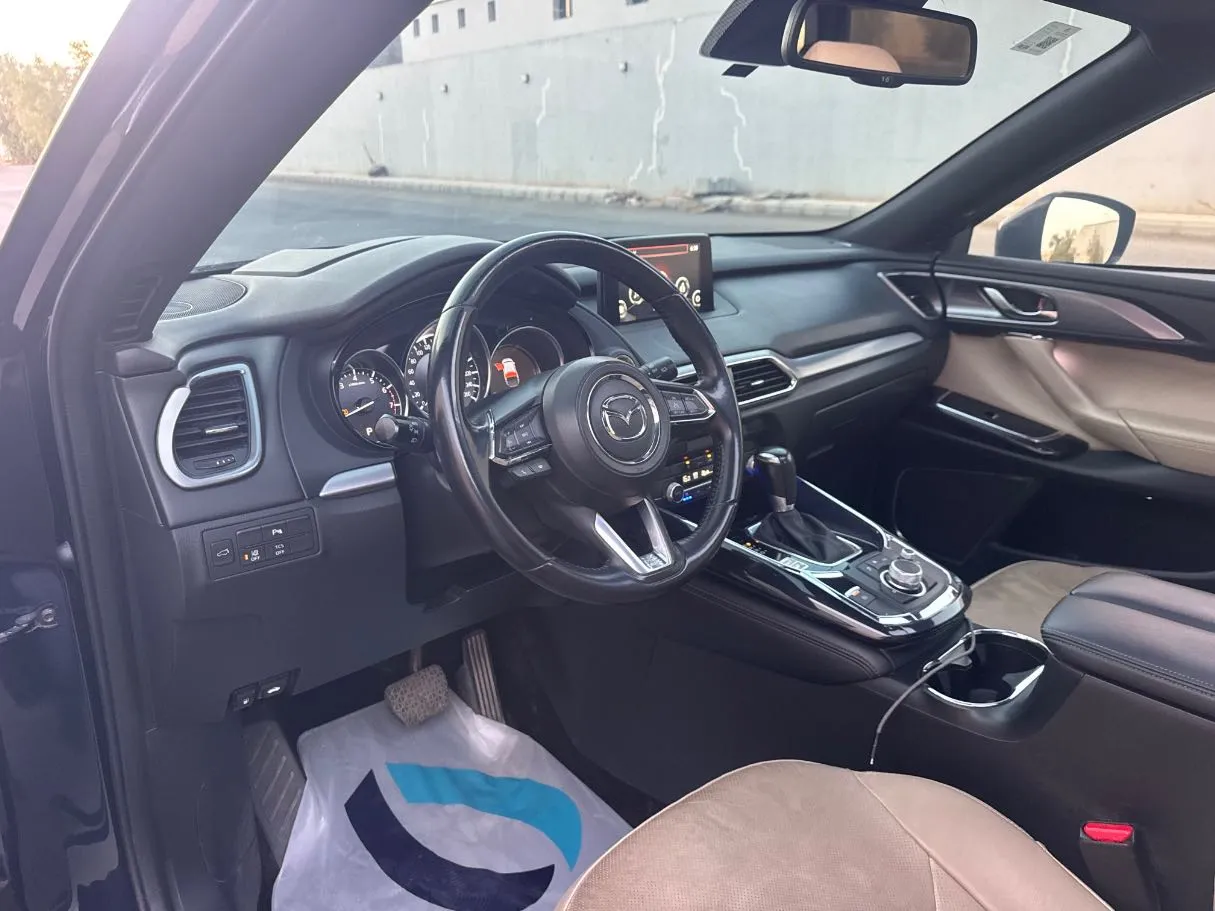 Car image 11