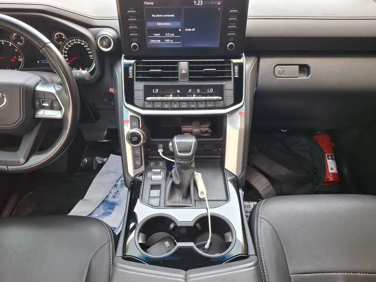 Car image 16