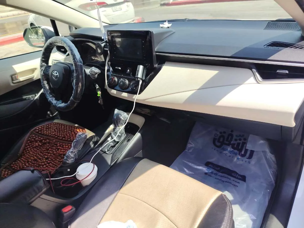 Car image 14