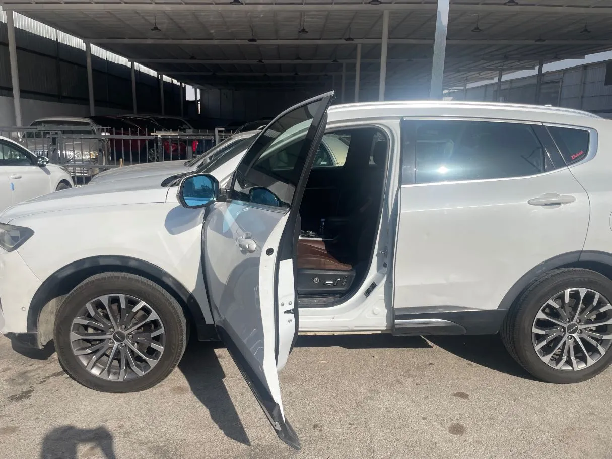 Car image 11