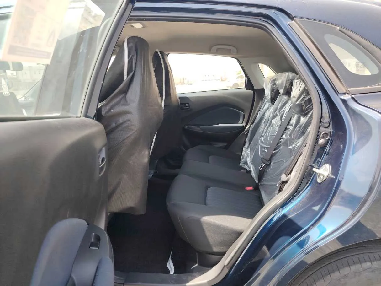 Car image 15